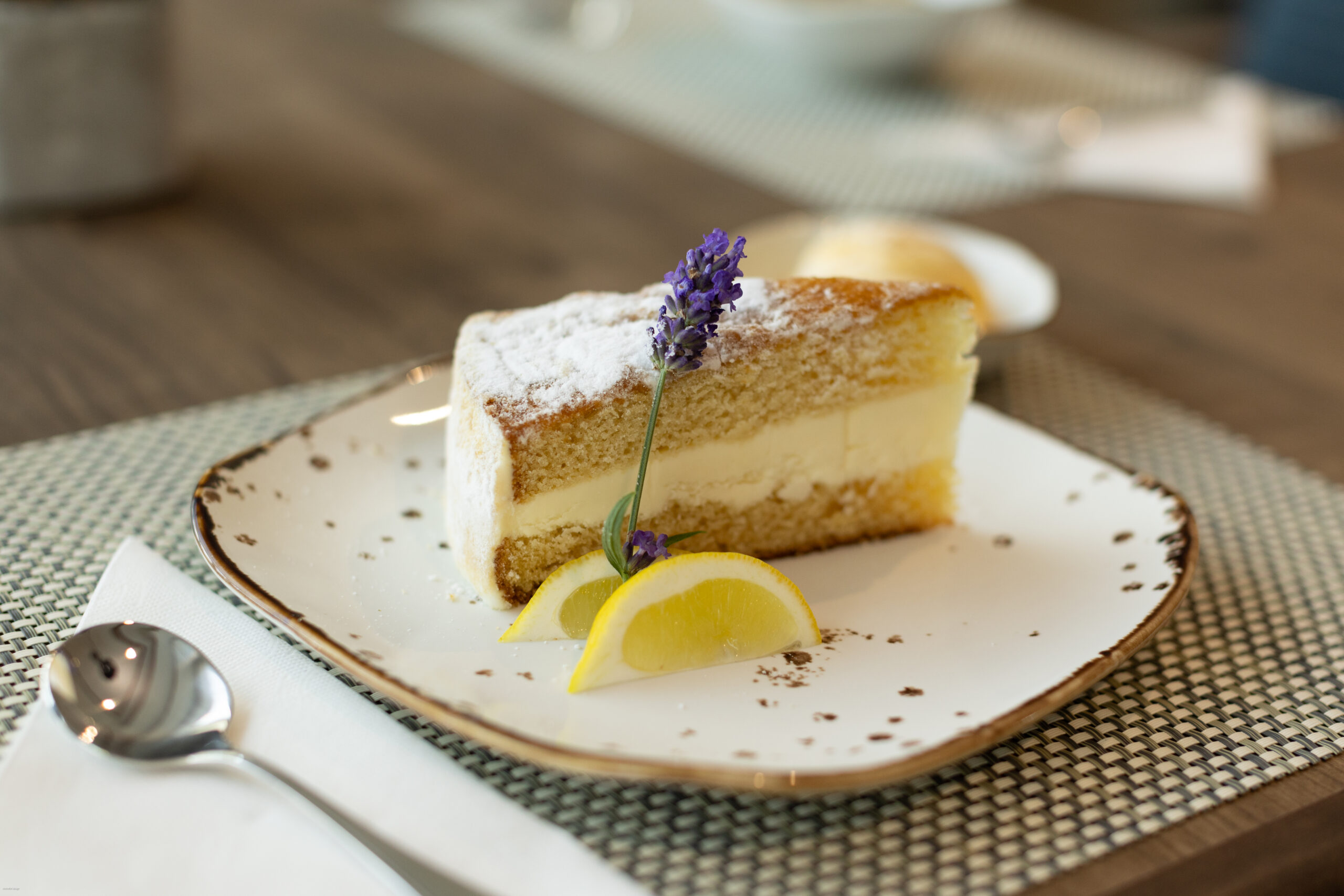 Dine & Discover
